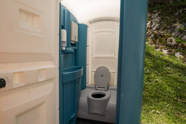Best VIP or Luxury Restroom Trailers  in Newark, TX